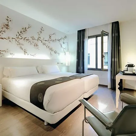 Hotel Hesperia Ramblas 4*