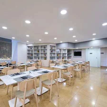 Hotel Hesperia Ramblas 4*