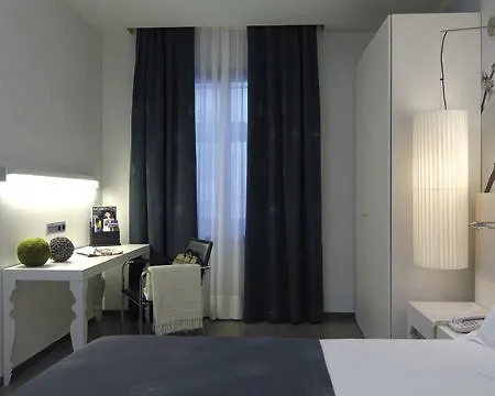 Hotel Hesperia Ramblas 4*
